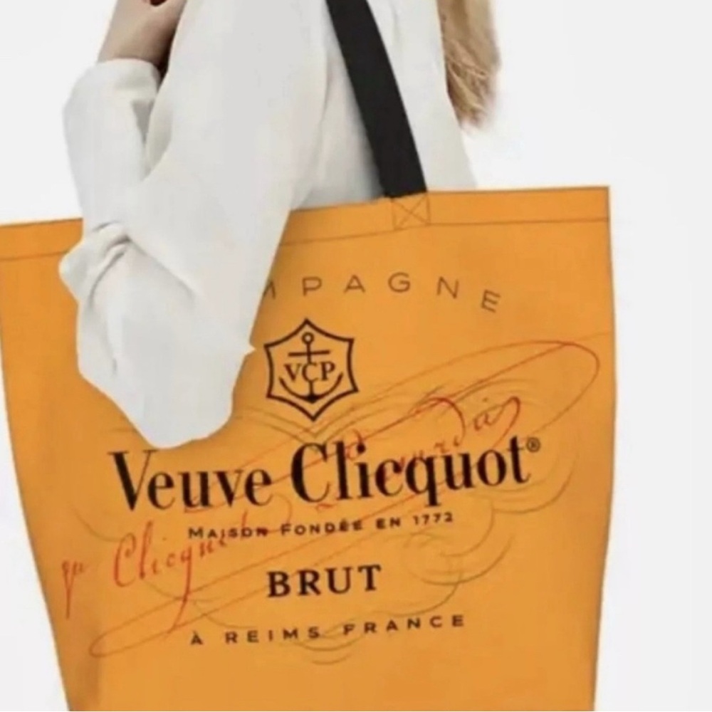 Champagne Veuve Tote